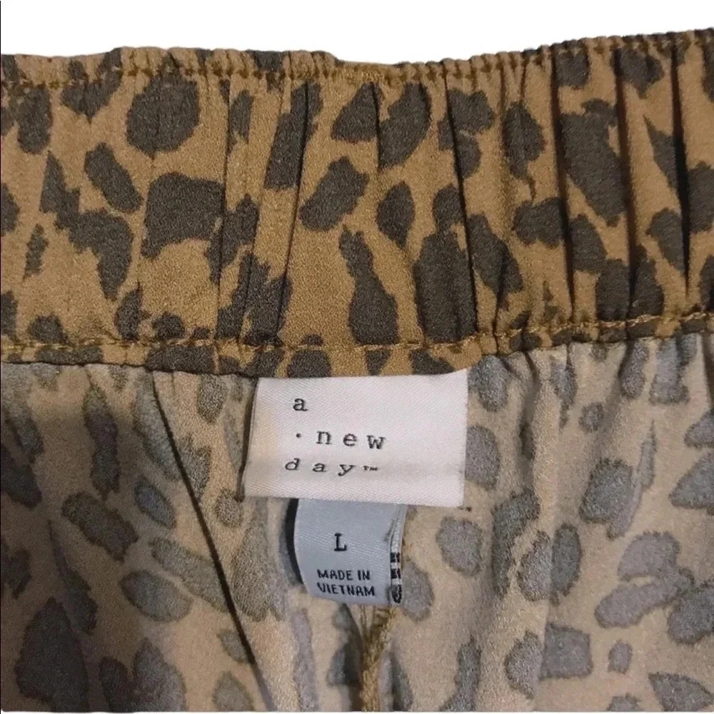 A New Day Tie Waist Animal Print Pocket Shorts 
Size Large - Picture 7 of 9